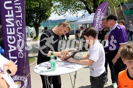 Fussball Bundesliga. SK Austria Klagenfurt gegen WSG Tirol. Rahmenprogramm, Autogrammstunde Martin Hinteregger. Klagenfurt, am 10.5.2025.
Foto: Kuess
www.qspictures.net
---
pressefotos, pressefotografie, kuess, qs, qspictures, sport, bild, bilder, bilddatenbank