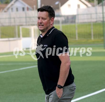 Fussball KÃ¤rntner Liga. Spittal gegen Velden.  Trainer Philipp Dabringer (Spittal),  Spittal, am 5.6.2025.
Foto: Kuess
---
pressefotos, pressefotografie, kuess, qs, qspictures, sport, bild, bilder, bilddatenbank