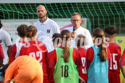 Fussball. Nachwuchsraining mit OEFB Teamchef Ralf Rangnick. Alexander Kofler,  Ralf Rangnick. Wernberg, am 13.6.2025.
Foto: Kuess
---
pressefotos, pressefotografie, kuess, qs, qspictures, sport, bild, bilder, bilddatenbank