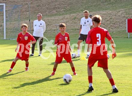 Fussball. Nachwuchsraining mit OEFB Teamchef Ralf Rangnick.  Ralf Rangnick, Guido Burgstaller. Wernberg, am 13.6.2025.
Foto: Kuess
---
pressefotos, pressefotografie, kuess, qs, qspictures, sport, bild, bilder, bilddatenbank