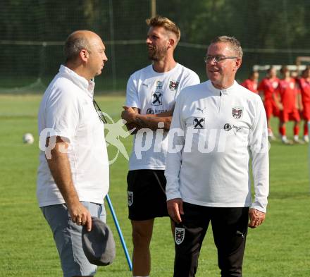 Fussball. Nachwuchsraining mit OEFB Teamchef Ralf Rangnick. Martin Mutz, Guuido Burgstaller, Ralf Rangnick. Wernberg, am 13.6.2025.
Foto: Kuess
---
pressefotos, pressefotografie, kuess, qs, qspictures, sport, bild, bilder, bilddatenbank