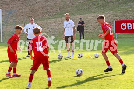 Fussball. Nachwuchsraining mit OEFB Teamchef Ralf Rangnick.  Ralf Rangnick, Guido Burgstaller. Wernberg, am 13.6.2025.
Foto: Kuess
---
pressefotos, pressefotografie, kuess, qs, qspictures, sport, bild, bilder, bilddatenbank