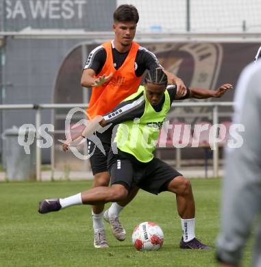Fussball 2. Liga. Training SK Austria Klagenfurt.  Christopher Woelbl, Dino Delic. Klagenfurt, am 16.6.2025.
Foto: Kuess
---
pressefotos, pressefotografie, kuess, qs, qspictures, sport, bild, bilder, bilddatenbank