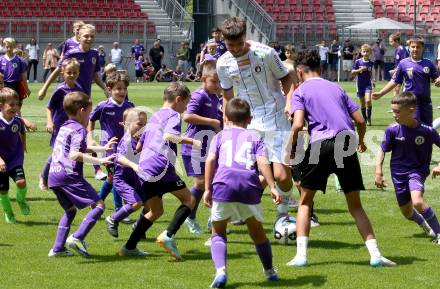 Fussball. Tag der offenen Tuer. Fussball Nachwuchs. 100 gegen 5. Dino Delic.  Klagenfurt, am 12.7.2025.
Foto: Kuess
www.qspictures.net
---
pressefotos, pressefotografie, kuess, qs, qspictures, sport, bild, bilder, bilddatenbank