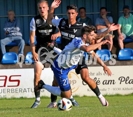 Fussball Regionalliga Mitte.  Treibach gegen Voitsberg. Michael Novak  (Treibach),  Philipp Zuna  (Voitsberg).  Treibach, am 15.8.2025.
Foto. Kuess
www.qspictures.net
---
pressefotos, pressefotografie, kuess, qs, qspictures, sport, bild, bilder, bilddatenbank