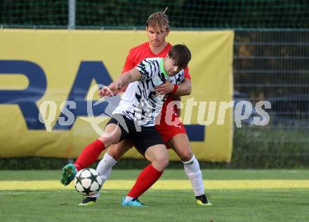 Fussball Kaerntner Liga.  KAC1909 gegen ATUS Ferlach. Peter Pucker  (KAC),  Zaletel-Cernos (Ferlach).  Klagenfurt, am 14.8.2025.
Foto. Kuess
www.qspictures.net
---
pressefotos, pressefotografie, kuess, qs, qspictures, sport, bild, bilder, bilddatenbank