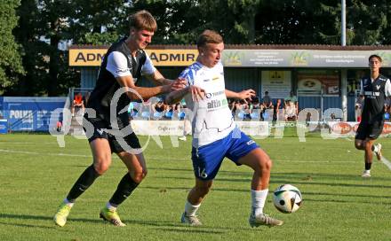 Fussball Regionalliga Mitte.  Treibach gegen Voitsberg. Tristan Noel Stocklauser  (Treibach), Luka Zivanovic    (Voitsberg).  Treibach, am 15.8.2025.
Foto. Kuess
www.qspictures.net
---
pressefotos, pressefotografie, kuess, qs, qspictures, sport, bild, bilder, bilddatenbank