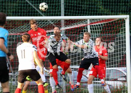 Fussball Kaerntner Liga.  KAC1909 gegen ATUS Ferlach. Peter Pucker  (KAC),  Dejan Kern, Marjan Ogris-Martic  (Ferlach).  Klagenfurt, am 14.8.2025.
Foto. Kuess
www.qspictures.net
---
pressefotos, pressefotografie, kuess, qs, qspictures, sport, bild, bilder, bilddatenbank