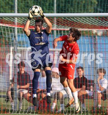 Fussball Kaerntner Liga.  KAC1909 gegen ATUS Ferlach. Maximilian Grochar  (KAC),  Florian Heindl  (Ferlach).  Klagenfurt, am 14.8.2025.
Foto. Kuess
www.qspictures.net
---
pressefotos, pressefotografie, kuess, qs, qspictures, sport, bild, bilder, bilddatenbank