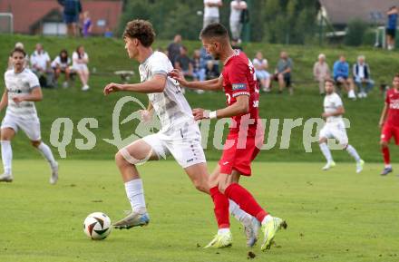 Fussball Kaerntner Liga.  Koettmannsdorf gegen SAK. Simon Moder  (Koettmannsdorf),   Hrvoje Jakovljevic  (SAK).  Klagenfurt, am 17.8.2025.
Foto. Kuess
www.qspictures.net
---
pressefotos, pressefotografie, kuess, qs, qspictures, sport, bild, bilder, bilddatenbank