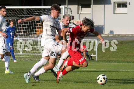 Fussball Kaerntner Liga.  Koettmannsdorf gegen SAK.  Sebastian Salbrechter (Koettmannsdorf),  Nando Lupar   (SAK).  Klagenfurt, am 17.8.2025.
Foto. Kuess
www.qspictures.net
---
pressefotos, pressefotografie, kuess, qs, qspictures, sport, bild, bilder, bilddatenbank