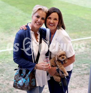 Fussball OEFB Cup. Velden gegen Hartberg.  Anja Danesh, Praesidentin Brigitte Annerl  (Hartberg). Velden, am 27.8.2025.
Foto: Kuess
www.qspictures.net
---
pressefotos, pressefotografie, kuess, qs, qspictures, sport, bild, bilder, bilddatenbank