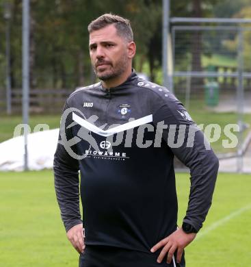 Fussball 1. Klasse Mitte. Bad Kleinkirchheim gegen Rosegg. Trainer Alexander Ertl   (Bad Kleinkirchheim). Bad Kleinkirchheim, am 13.9.2025.
Foto: Kuess
www.qspictures.net
---
pressefotos, pressefotografie, kuess, qs, qspictures, sport, bild, bilder, bilddatenbank