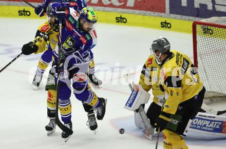 Eishockey Bundesliga. VSV gegen HC Pustertal. Adam Helewka  (VSV),  Markus Lauridsen  (HCP, Pustertal). Villach, am 21.9..2025.
Foto: Kuess
www.qspictures.net
---
pressefotos, pressefotografie, kuess, qs, qspictures, sport, bild, bilder, bilddatenbank