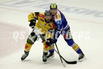 Eishockey Bundesliga. VSV gegen HC Pustertal.  Nico Uschan (VSV),  Alex ierullo  (HCP, Pustertal). Villach, am 21.9..2025.
Foto: Kuess
www.qspictures.net
---
pressefotos, pressefotografie, kuess, qs, qspictures, sport, bild, bilder, bilddatenbank