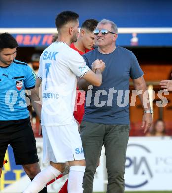 Fussball KÃ¤rntner Liga. SAK gegen St. Veit.  Hrvoje Jakovljevic  (SAK), Pfarrer von Radsberg Marijan Plohl .  Klagenfurt, am 19.9.2025.
Foto: Kuess
www.qspictures.net
---
pressefotos, pressefotografie, kuess, qs, qspictures, sport, bild, bilder, bilddatenbank