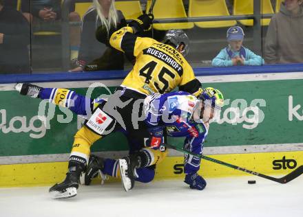 Eishockey Bundesliga. VSV gegen HC Pustertal.  Maximilian Rebernig (VSV),  Austin Rueschhoff  (HCP, Pustertal). Villach, am 21.9..2025.
Foto: Kuess
www.qspictures.net
---
pressefotos, pressefotografie, kuess, qs, qspictures, sport, bild, bilder, bilddatenbank