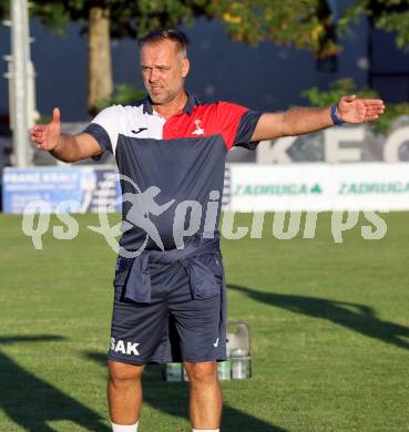 Fussball KÃ¤rntner Liga. SAK gegen St. Veit.   Trainer Goran Jolic (SAK)). Klagenfurt, am 19.9.2025.
Foto: Kuess
www.qspictures.net
---
pressefotos, pressefotografie, kuess, qs, qspictures, sport, bild, bilder, bilddatenbank
