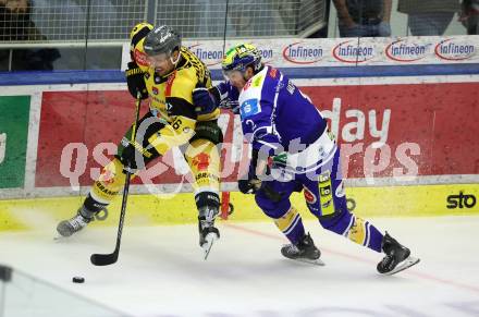 Eishockey Bundesliga. VSV gegen HC Pustertal.  Dylan Macpherson (VSV),   Ivan Deluca (HCP, Pustertal). Villach, am 21.9..2025.
Foto: Kuess
www.qspictures.net
---
pressefotos, pressefotografie, kuess, qs, qspictures, sport, bild, bilder, bilddatenbank