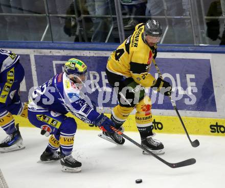Eishockey Bundesliga. VSV gegen HC Pustertal.  John Hughes (VSV),   Jonathon Blum  (HCP, Pustertal). Villach, am 21.9..2025.
Foto: Kuess
www.qspictures.net
---
pressefotos, pressefotografie, kuess, qs, qspictures, sport, bild, bilder, bilddatenbank