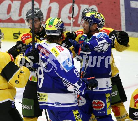 Eishockey Bundesliga. VSV gegen HC Pustertal.  John Hughes, Maximilian Rebernig (VSV),  Markus Lauridsen  (HCP, Pustertal). Villach, am 21.9..2025.
Foto: Kuess
www.qspictures.net
---
pressefotos, pressefotografie, kuess, qs, qspictures, sport, bild, bilder, bilddatenbank