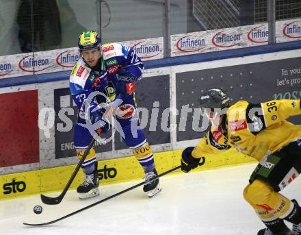 Eishockey Bundesliga. VSV gegen HC Pustertal.  John Hughes (VSV),  Austin Osmanski  (HCP, Pustertal). Villach, am 21.9..2025.
Foto: Kuess
www.qspictures.net
---
pressefotos, pressefotografie, kuess, qs, qspictures, sport, bild, bilder, bilddatenbank
