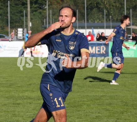 Fussball Kaerntner Liga. Grafenstein gegen KAC.  Torjubel Bernhard Walzl (Grafenstein),    Klagenfurt, am 27.9.2025.
Foto: Kuess
www.qspictures.net
---
pressefotos, pressefotografie, kuess, qs, qspictures, sport, bild, bilder, bilddatenbank