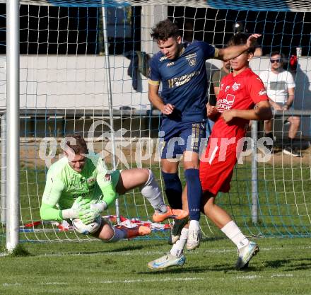Fussball Kaerntner Liga. Grafenstein gegen KAC.  Lukas Michael Rutnig (Grafenstein),  Florian Magnes (KAC). Klagenfurt, am 27.9.2025.
Foto: Kuess
www.qspictures.net
---
pressefotos, pressefotografie, kuess, qs, qspictures, sport, bild, bilder, bilddatenbank