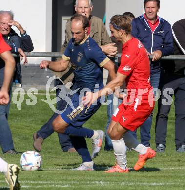 Fussball Kaerntner Liga. Grafenstein gegen KAC.  Bernhard Walzl (Grafenstein), Peter Pucker  (KAC). Klagenfurt, am 27.9.2025.
Foto: Kuess
www.qspictures.net
---
pressefotos, pressefotografie, kuess, qs, qspictures, sport, bild, bilder, bilddatenbank