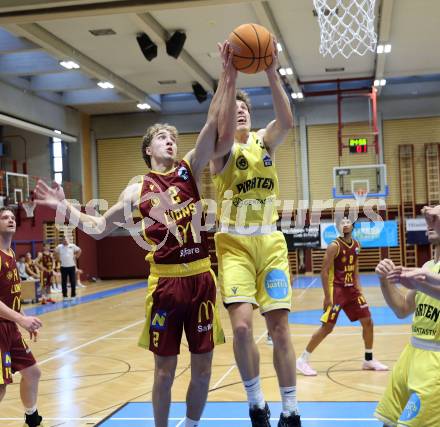 Basketball  2025/2026. Austria Cup.  Woerthersee Piraten gegen Traiskirchen Lions NexGen.    Lukas Simoner (Piraten),  Mykyta Bitkin  (Traiskirchen). Klagenfurt, am 27.9.2025.
Foto: Kuess


---
pressefotos, pressefotografie, kuess, qs, qspictures, sport, bild, bilder, bilddatenbank