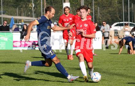 Fussball Kaerntner Liga. Grafenstein gegen KAC. Bernhard Walzl  (Grafenstein),  Maximilian Hubert Watscher (KAC). Klagenfurt, am 27.9.2025.
Foto: Kuess
www.qspictures.net
---
pressefotos, pressefotografie, kuess, qs, qspictures, sport, bild, bilder, bilddatenbank