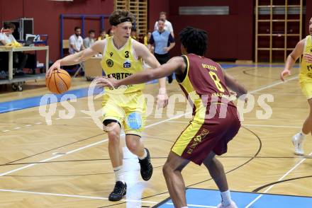 Basketball  2025/2026. Austria Cup.  Woerthersee Piraten gegen Traiskirchen Lions NexGen.     Lukas Simoner (Piraten),  Jamie Onyemaechi  (Traiskirchen). Klagenfurt, am 27.9.2025.
Foto: Kuess


---
pressefotos, pressefotografie, kuess, qs, qspictures, sport, bild, bilder, bilddatenbank