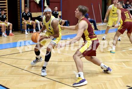 Basketball  2025/2026. Austria Cup.  Woerthersee Piraten gegen Traiskirchen Lions NexGen.    Shawn L. Ray  (Piraten),   Jakob Leitner (Traiskirchen). Klagenfurt, am 27.9.2025.
Foto: Kuess


---
pressefotos, pressefotografie, kuess, qs, qspictures, sport, bild, bilder, bilddatenbank