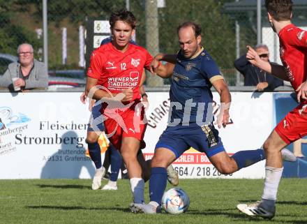 Fussball Kaerntner Liga. Grafenstein gegen KAC. Bernhard Walzl  (Grafenstein),  Noa Mosser (KAC). Klagenfurt, am 27.9.2025.
Foto: Kuess
www.qspictures.net
---
pressefotos, pressefotografie, kuess, qs, qspictures, sport, bild, bilder, bilddatenbank