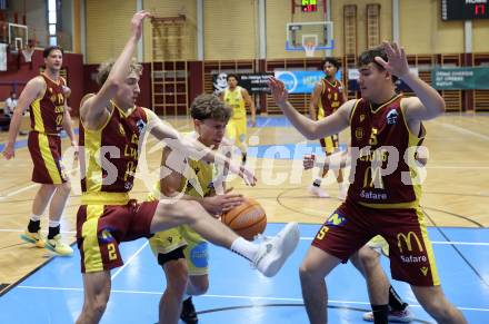Basketball  2025/2026. Austria Cup.  Woerthersee Piraten gegen Traiskirchen Lions NexGen.    Lukas Simoner (Piraten),   Mykyta Bitkin, David Ilincic (Traiskirchen). Klagenfurt, am 27.9.2025.
Foto: Kuess


---
pressefotos, pressefotografie, kuess, qs, qspictures, sport, bild, bilder, bilddatenbank