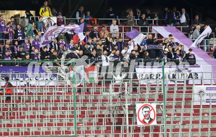 Fussball 2. Liga. SK Austria Klagenfurt gegen FC Hertha Wels. Fans. Banner mit Zeljko Karajica  (Klagenfurt).  Klagenfurt, 26.9.2025.
Foto: Kuess
www.qspictures.net
---
pressefotos, pressefotografie, kuess, qs, qspictures, sport, bild, bilder, bilddatenbank