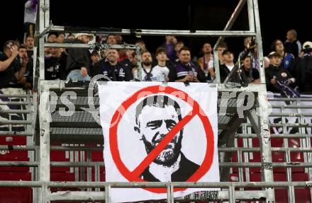 Fussball 2. Liga. SK Austria Klagenfurt gegen FC Hertha Wels. Fans. Banner mit Zeljko Karajica  (Klagenfurt).  Klagenfurt, 26.9.2025.
Foto: Kuess
www.qspictures.net
---
pressefotos, pressefotografie, kuess, qs, qspictures, sport, bild, bilder, bilddatenbank