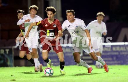 Fussball KÃ¤rntner Liga. SAK gegen Spittal.  Luka Gajic (SAK),  Mersad Ramic (Spittal). Klagenfurt, am 3.10.2025.
Foto: Kuess
www.qspictures.net
---
pressefotos, pressefotografie, kuess, qs, qspictures, sport, bild, bilder, bilddatenbank