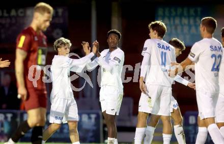 Fussball KÃ¤rntner Liga. SAK gegen Spittal.  Torjubel Nando Lupar, Andre Le Prince Chedjou Fonkou (SAK),   (Spittal). Klagenfurt, am 3.10.2025.
Foto: Kuess
www.qspictures.net
---
pressefotos, pressefotografie, kuess, qs, qspictures, sport, bild, bilder, bilddatenbank