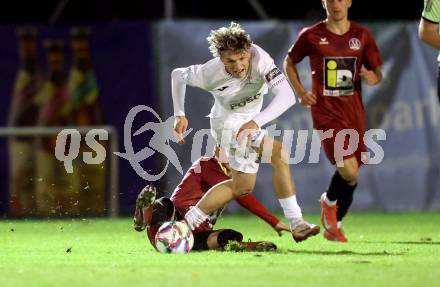 Fussball KÃ¤rntner Liga. SAK gegen Spittal.  Nando Lupar (SAK),  Santino Luca Nicastro Mirabella (Spittal). Klagenfurt, am 3.10.2025.
Foto: Kuess
www.qspictures.net
---
pressefotos, pressefotografie, kuess, qs, qspictures, sport, bild, bilder, bilddatenbank