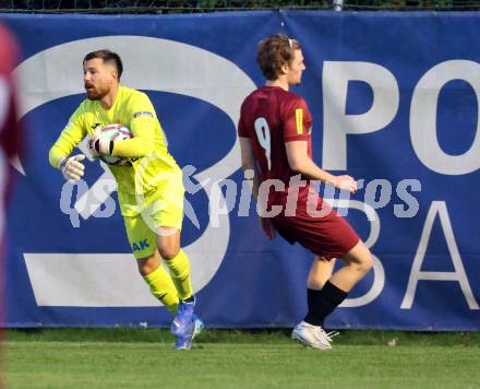 Fussball KÃ¤rntner Liga. SAK gegen Spittal. Simon Sadnek  (SAK),  Kristijan Jelic (Spittal). Klagenfurt, am 3.10.2025.
Foto: Kuess
www.qspictures.net
---
pressefotos, pressefotografie, kuess, qs, qspictures, sport, bild, bilder, bilddatenbank