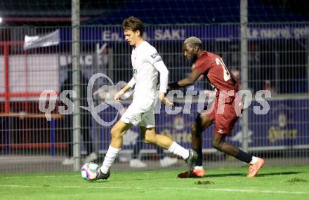 Fussball KÃ¤rntner Liga. SAK gegen Spittal.  Luka Jerin (SAK),  Mohamadou Cassama (Spittal). Klagenfurt, am 3.10.2025.
Foto: Kuess
www.qspictures.net
---
pressefotos, pressefotografie, kuess, qs, qspictures, sport, bild, bilder, bilddatenbank