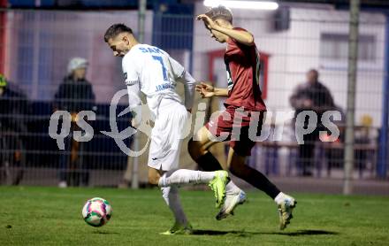 Fussball KÃ¤rntner Liga. SAK gegen Spittal.  Hrvoje Jakovljevic (SAK),  Moritz Mueller (Spittal). Klagenfurt, am 3.10.2025.
Foto: Kuess
www.qspictures.net
---
pressefotos, pressefotografie, kuess, qs, qspictures, sport, bild, bilder, bilddatenbank