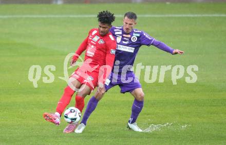 Fussball 2. Liga. SK Austria Klagenfurt gegen St. Poelten.  Michael Lang  (Klagenfurt), Reinhard Azubuike Young (St. Poelten).  Klagenfurt, 5.10..2025.
Foto: Kuess
www.qspictures.net
---
pressefotos, pressefotografie, kuess, qs, qspictures, sport, bild, bilder, bilddatenbank