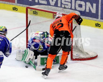 Eishockey ICE Bundesliga. VSV gegen Moser Medical Graz99ers.  Joe Cannata (VSV),  Paul Huber (Graz). Villach, am 17.10.2025
Foto: Kuess
---
pressefotos, pressefotografie, kuess, qs, qspictures, sport, bild, bilder, bilddatenbank