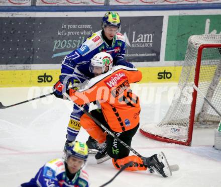 Eishockey ICE Bundesliga. VSV gegen Moser Medical Graz99ers. Philipp Lindner (VSV),  Chris Collins  (Graz). Villach, am 17.10.2025
Foto: Kuess
---
pressefotos, pressefotografie, kuess, qs, qspictures, sport, bild, bilder, bilddatenbank
