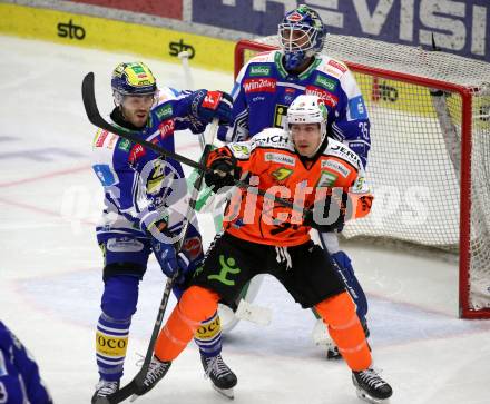 Eishockey ICE Bundesliga. VSV gegen Moser Medical Graz99ers.  Thomas Vallant (VSV),  Nick Swaney (Graz). Villach, am 17.10.2025
Foto: Kuess
---
pressefotos, pressefotografie, kuess, qs, qspictures, sport, bild, bilder, bilddatenbank