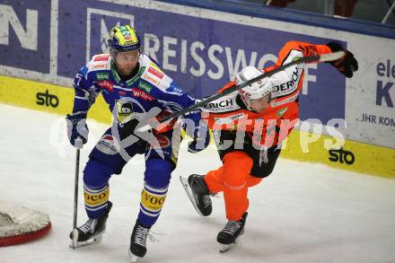 Eishockey Bundesliga. EC IDM Waermepumpen VSV gegen Moser Medical Graz99ers.  Mark Katic (VSV), Paul Huber  (Graz). Villach, am 17.10..2025.
Foto: Kuess
www.qspictures.net
---
pressefotos, pressefotografie, kuess, qs, qspictures, sport, bild, bilder, bilddatenbank