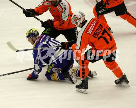 Eishockey Bundesliga. EC IDM Waermepumpen VSV gegen Moser Medical Graz99ers.  Elias Wallenta  (VSV),  Manuel Ganahl  (Graz). . Villach, am 17.10..2025.
Foto: Kuess
www.qspictures.net
---
pressefotos, pressefotografie, kuess, qs, qspictures, sport, bild, bilder, bilddatenbank