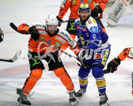 Eishockey Bundesliga. EC IDM Waermepumpen VSV gegen Moser Medical Graz99ers.  Alexander Rauchenwald (VSV),  Chris Collins (Graz). . Villach, am 17.10..2025.
Foto: Kuess
www.qspictures.net
---
pressefotos, pressefotografie, kuess, qs, qspictures, sport, bild, bilder, bilddatenbank